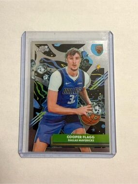 Topps Dallas Mavericks Blue and Green Basketball Rookie Card